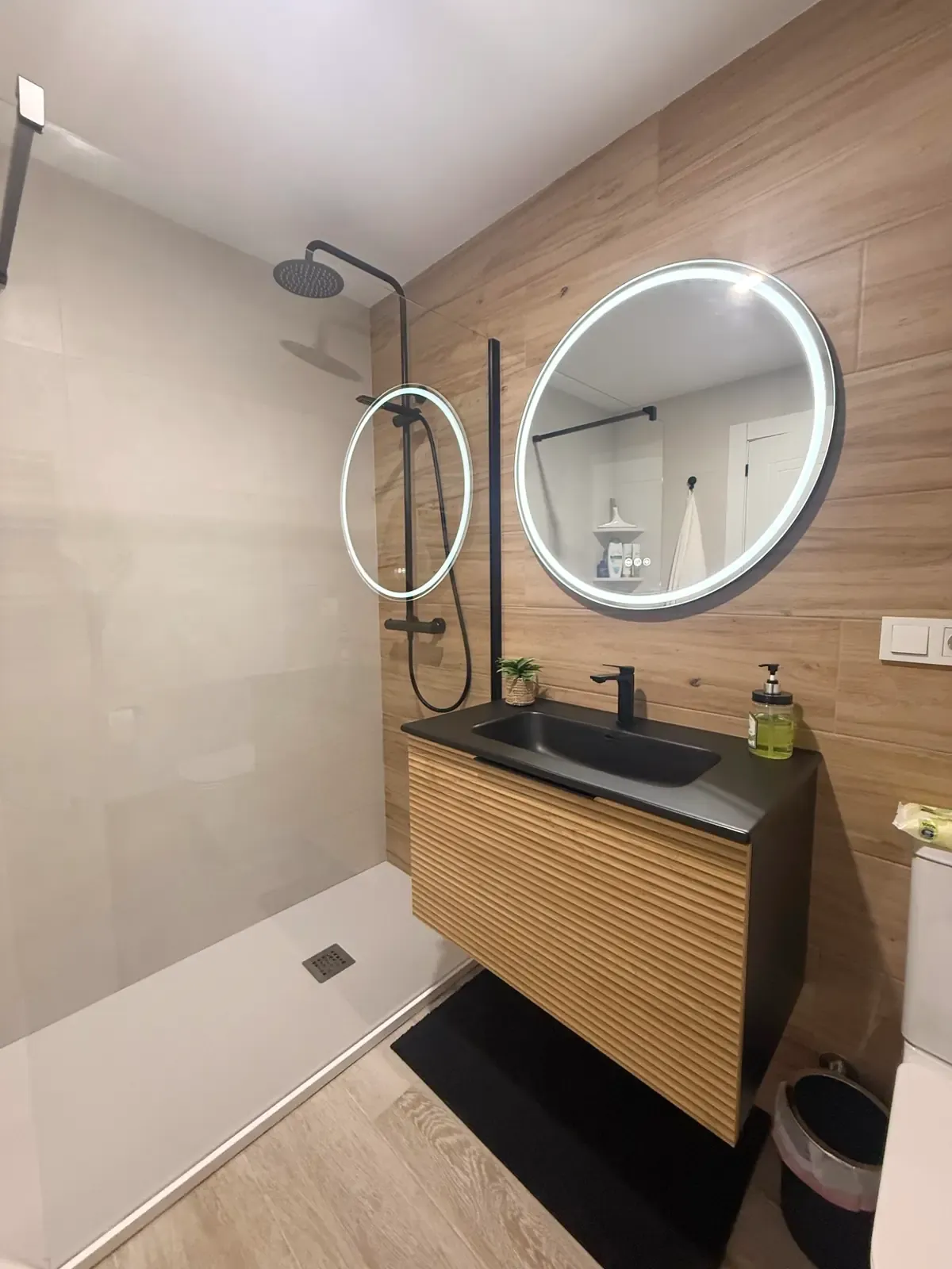 Spa bathroom with rain shower in Torrevieja beachfront apartment